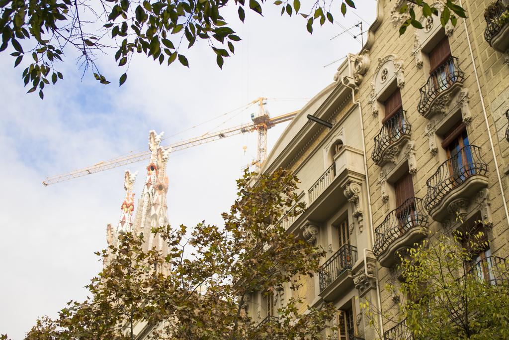 Happy People Sagrada Familia Apartments Barcelona Exterior photo